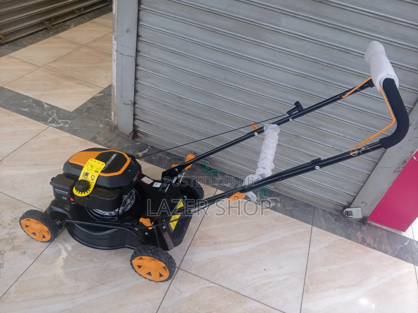 Windsor 4 Stroke Lawnmower