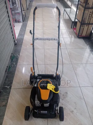 Windsor 4 Stroke Lawnmower