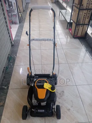 Windsor 4 Stroke Lawnmower