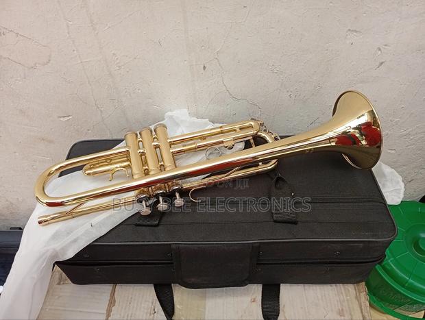 Yamaha Trumpet With Case - main view