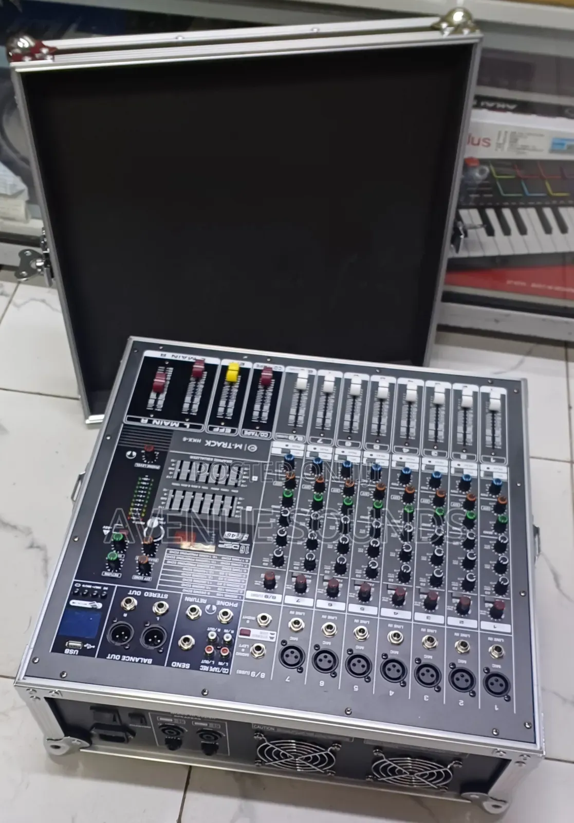 M-Track 9 Channels Fleight Case Powered Mixer 3000w