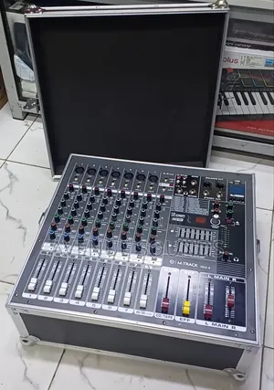M-Track 9 Channels Fleight Case Powered Mixer 3000w