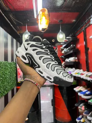 Nike Air Tn (White)
Sneakers