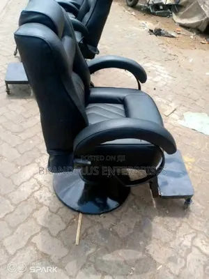 Executive Barbershop Seat