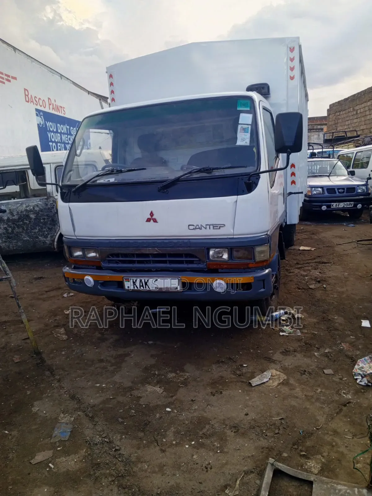 Mitsubishi Canter KBK Closed Body