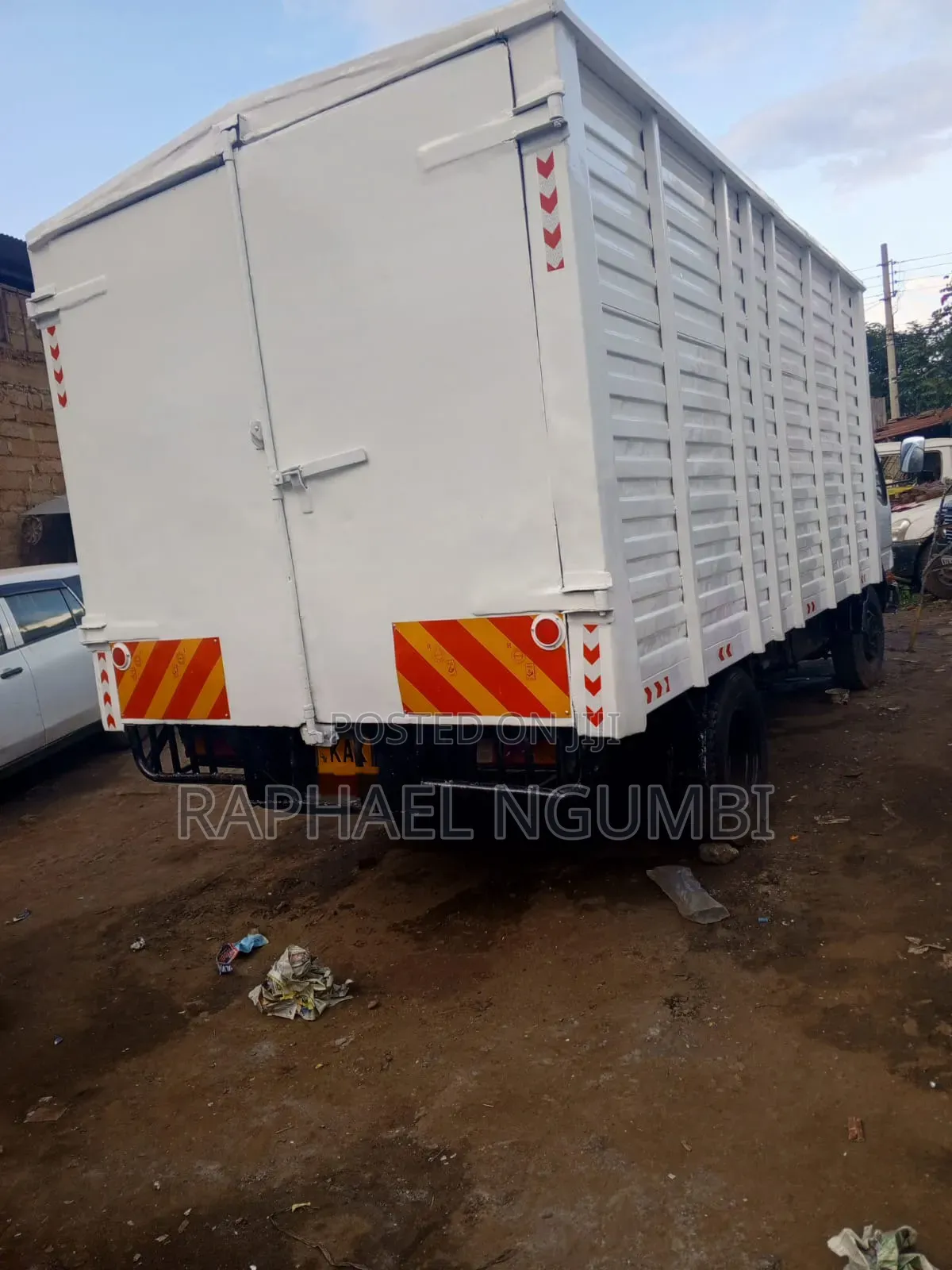 Mitsubishi Canter KBK Closed Body