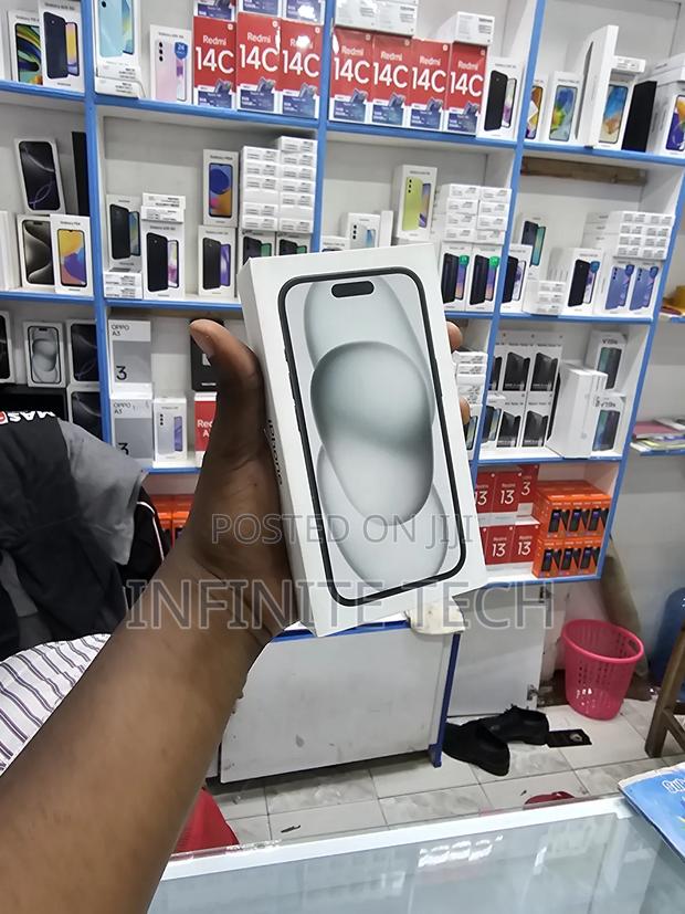 New Apple iPhone 15 128 GB Black - thumbnail 3