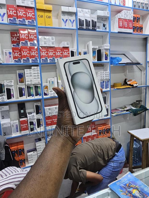 New Apple iPhone 15 256 GB Black - main view