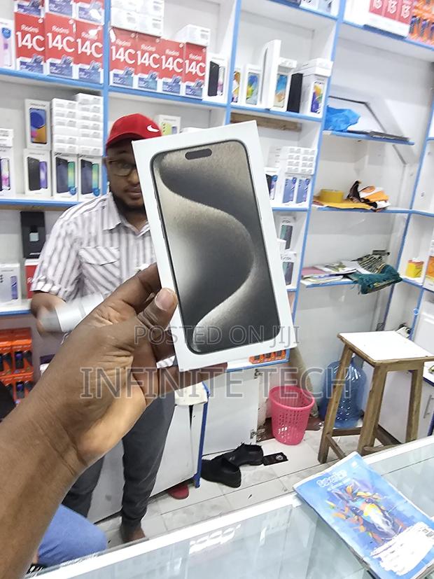 New Apple iPhone 15 Pro Max 256 GB Black - main view