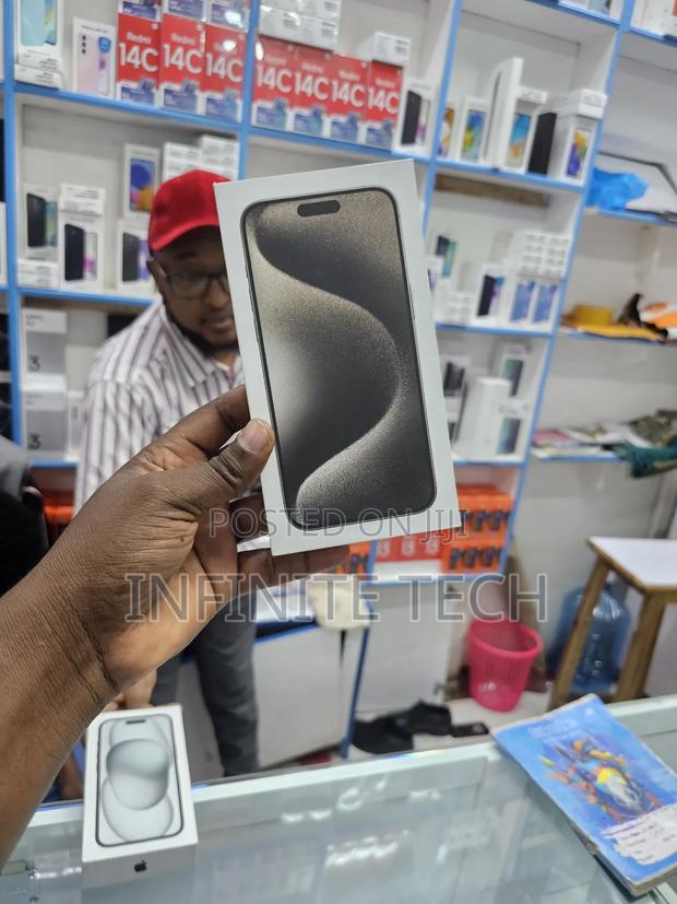 New Apple iPhone 15 Pro Max 256 GB Black - thumbnail 2