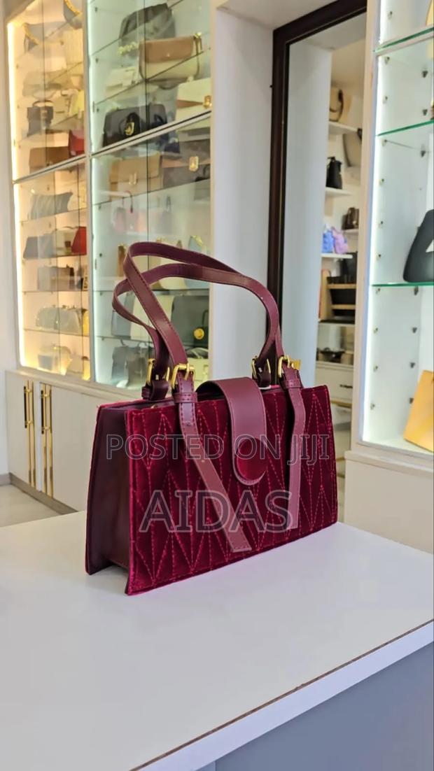 Simple but Classy High Quality Handbag - main view