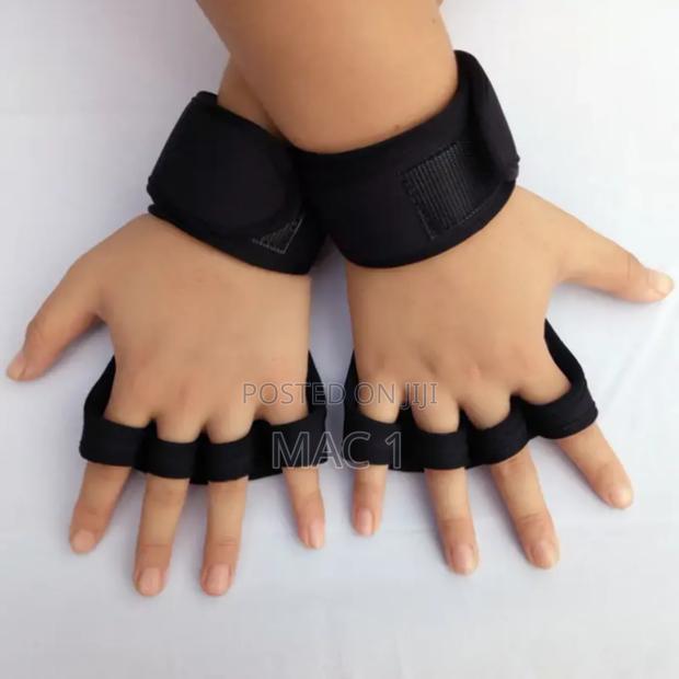 Wrist Support Half-Finger Weightlifting Gym Gloves - thumbnail 3