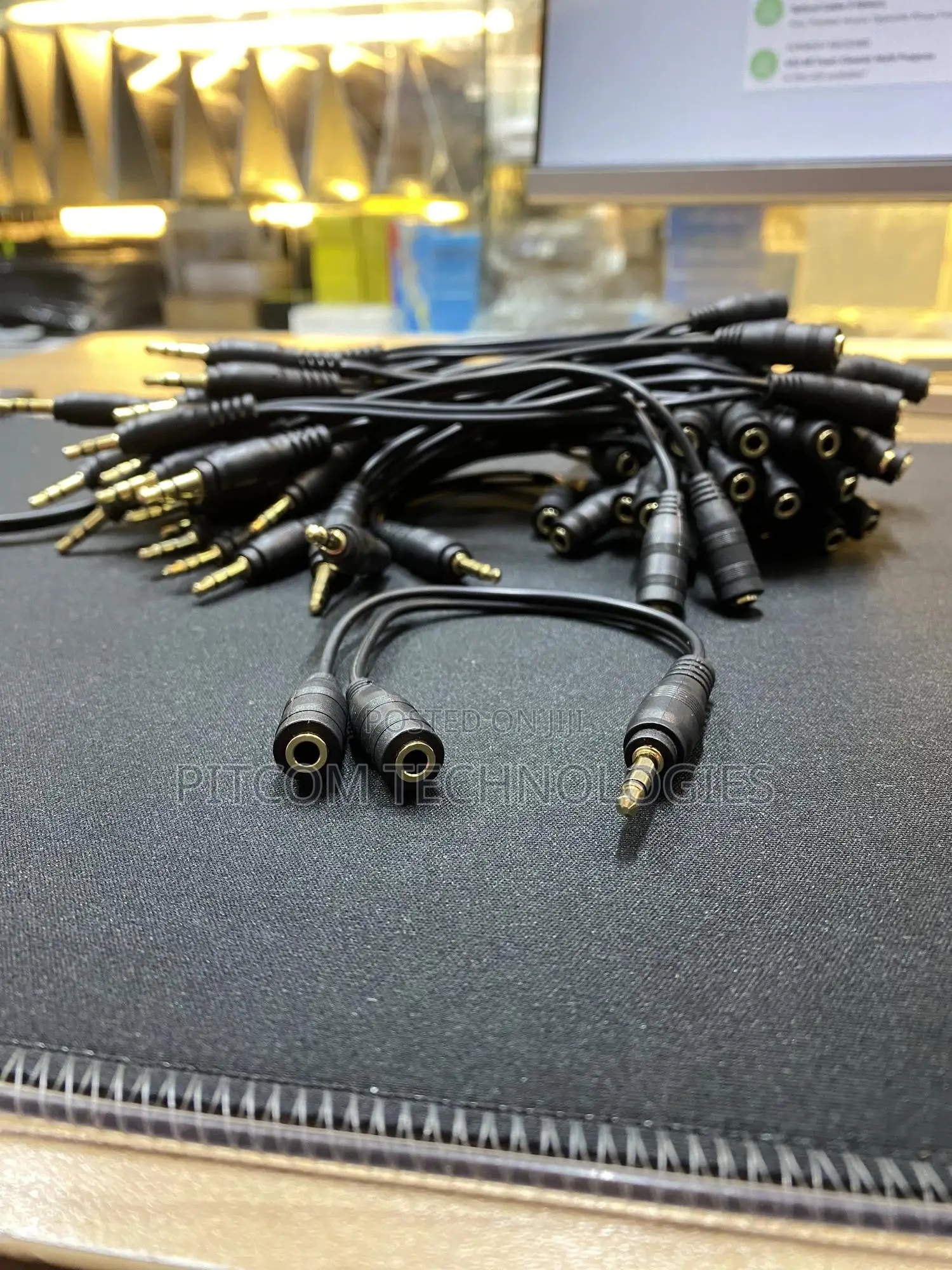 3.5mm Audio Splitter 1x2