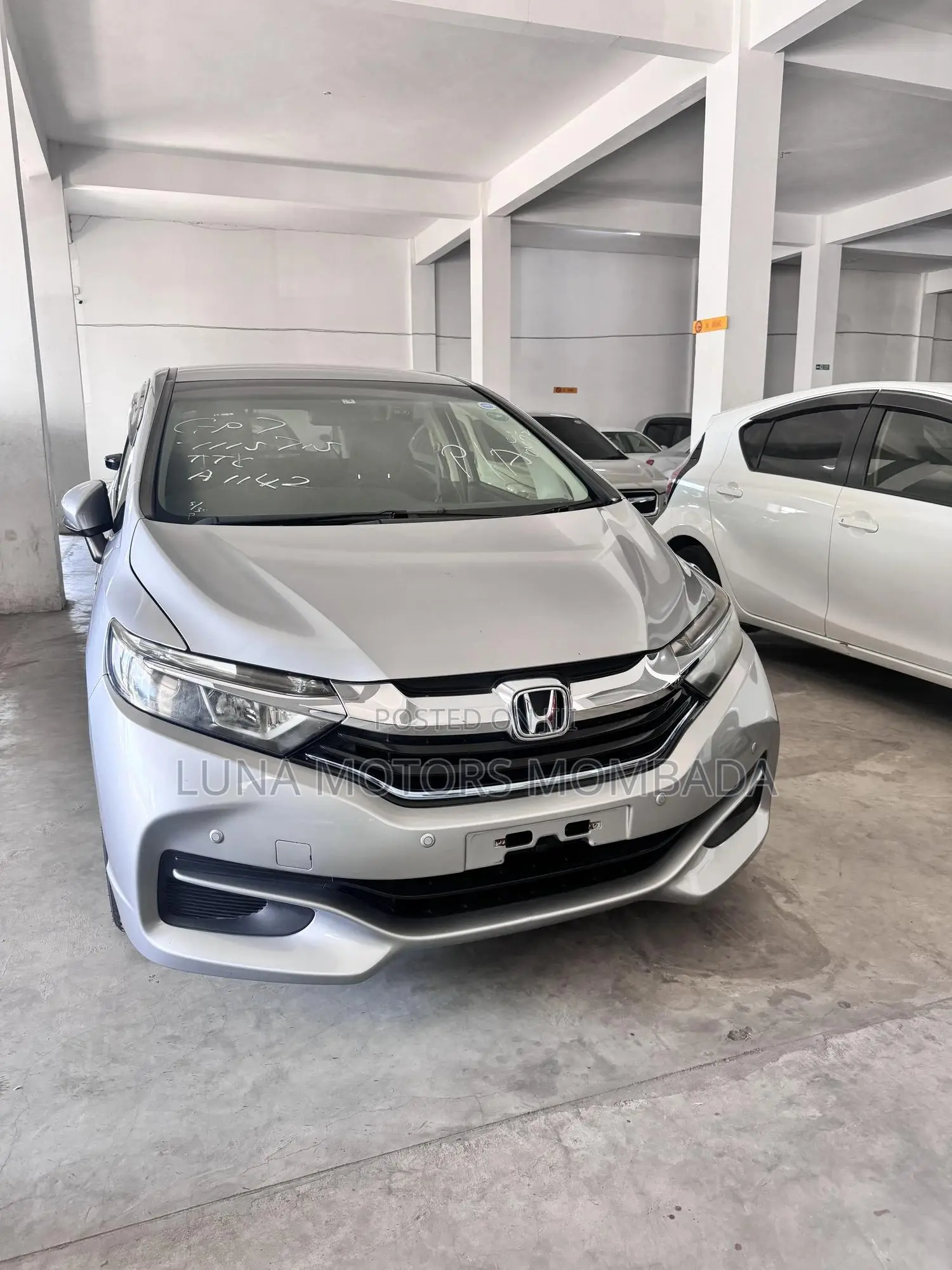 Honda Fit Shuttle 2017 Silver