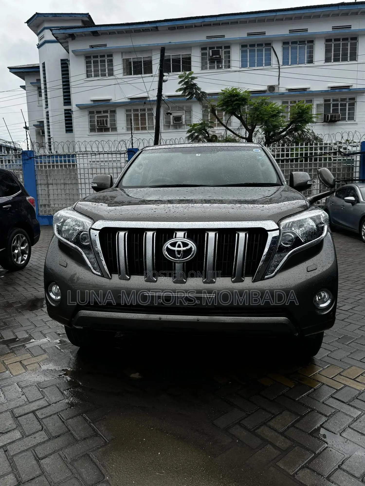 Toyota Land Cruiser Prado 2017 Gray
