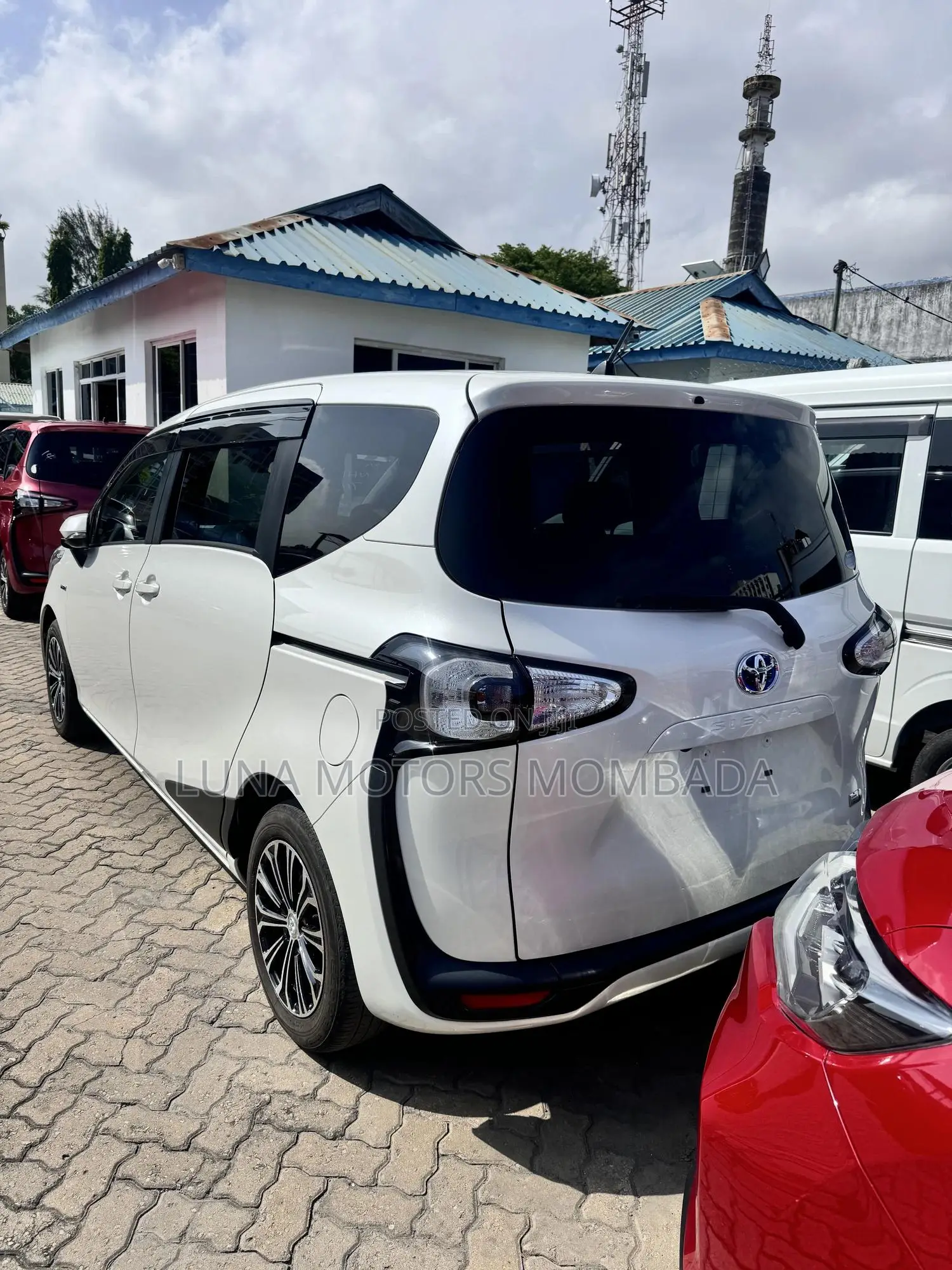 Toyota Sienta 2018 White