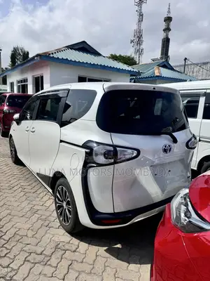 Toyota Sienta 2018 White