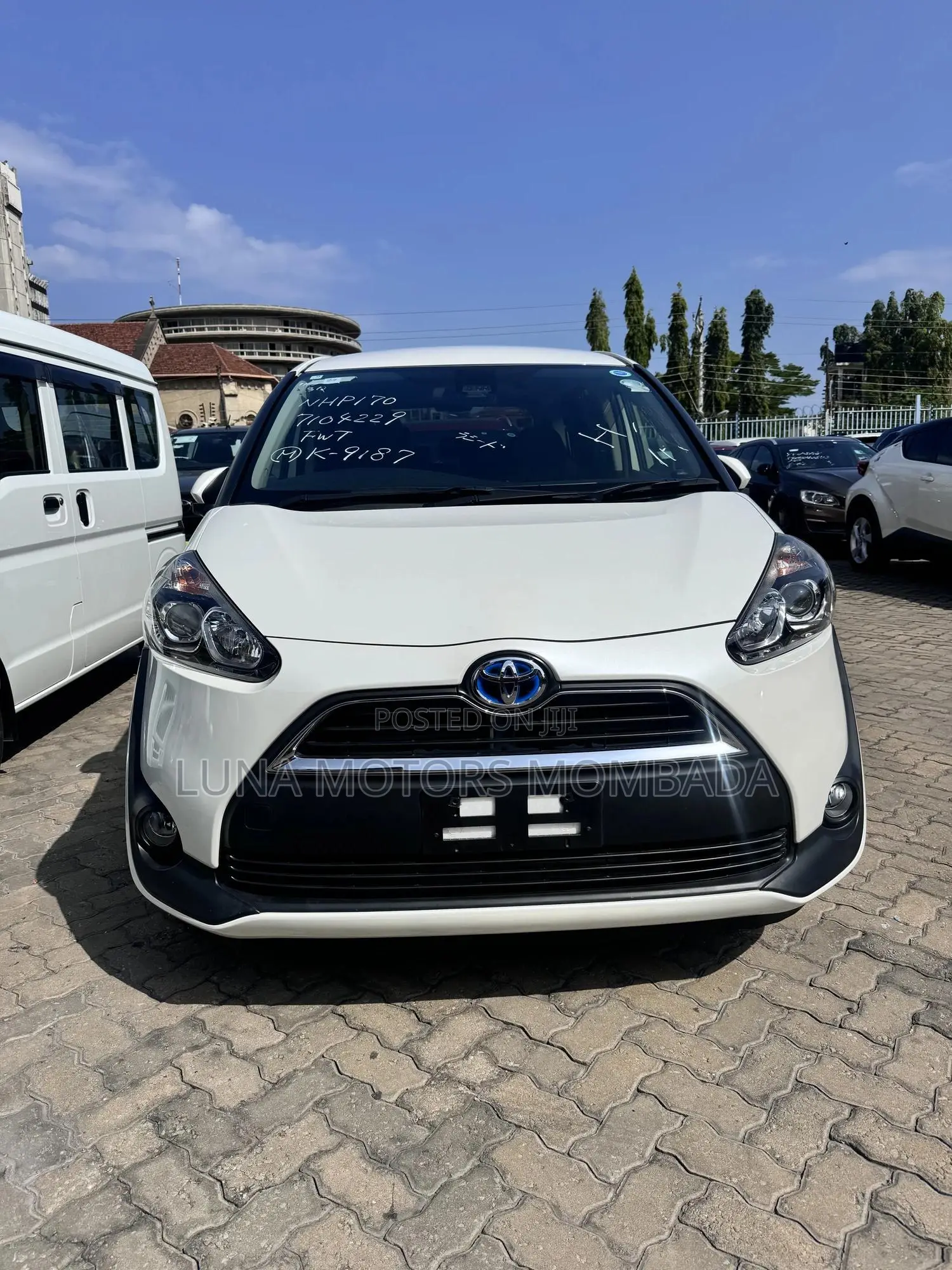 Toyota Sienta 2018 White