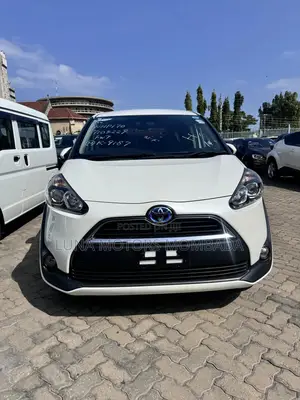 Toyota Sienta 2018 White