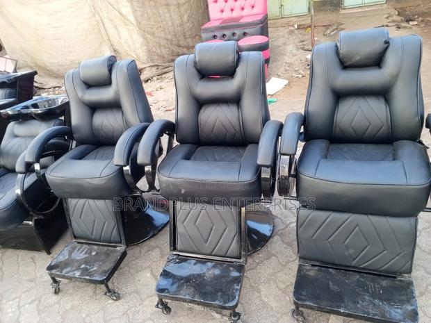 Executive Barbershop/Kinyozi Seat - main view