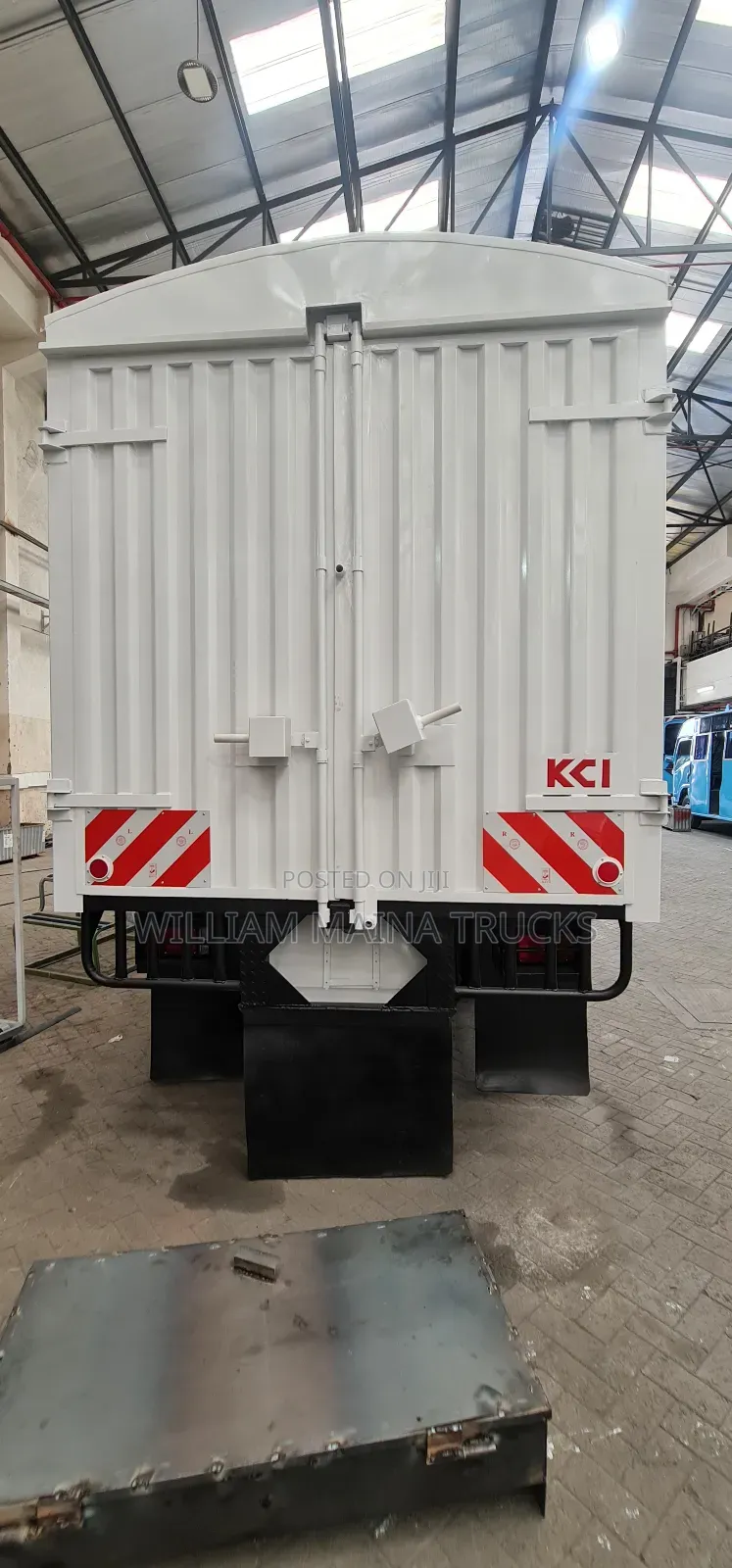 Isuzu Frr 90 2025 White