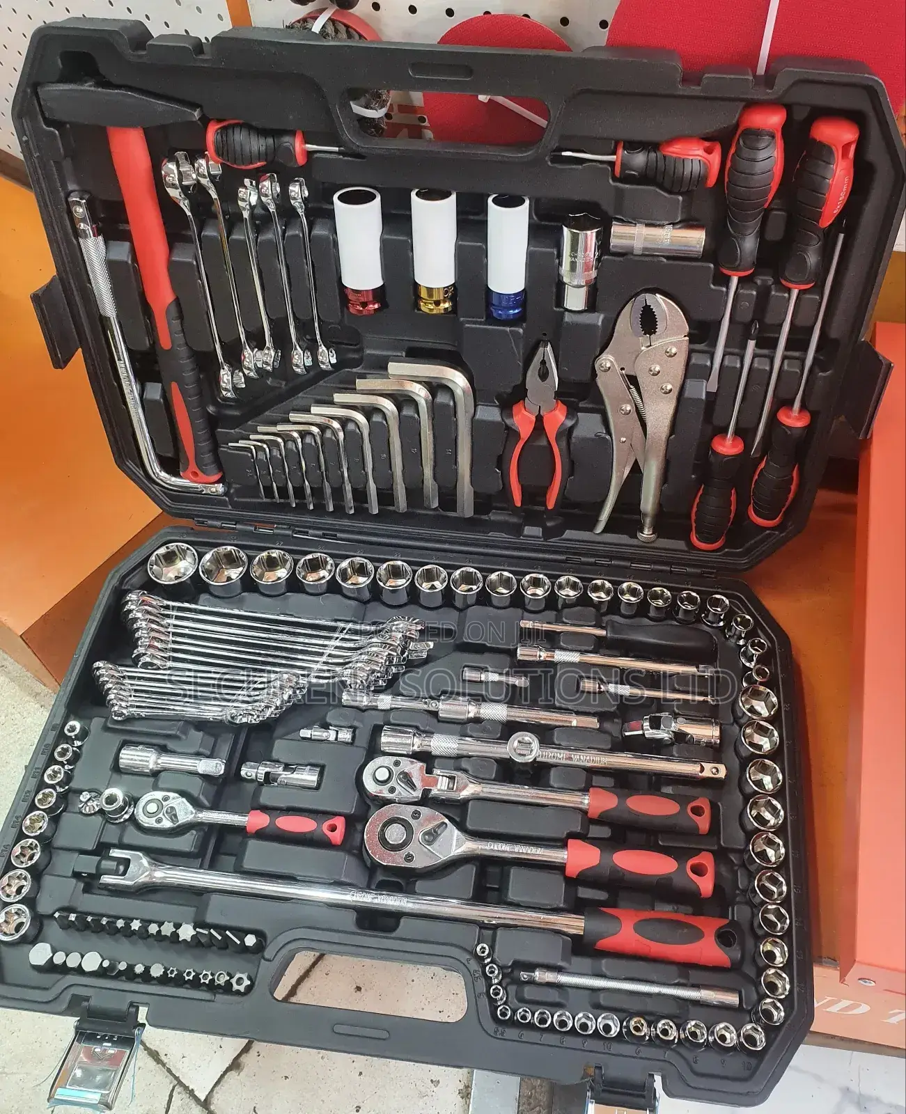 Sruvn 142 Pieces Tool Set.