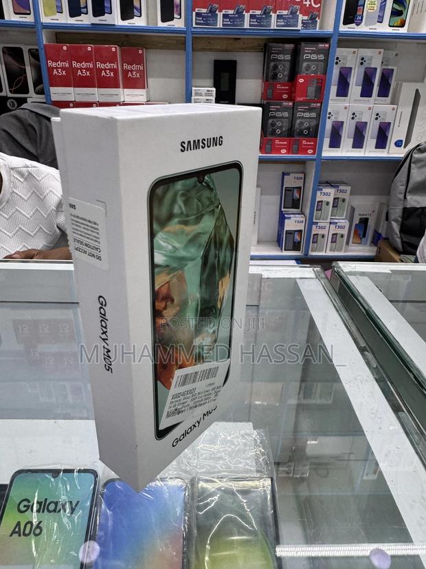 New Samsung Galaxy M05 64 GB Silver - thumbnail 3