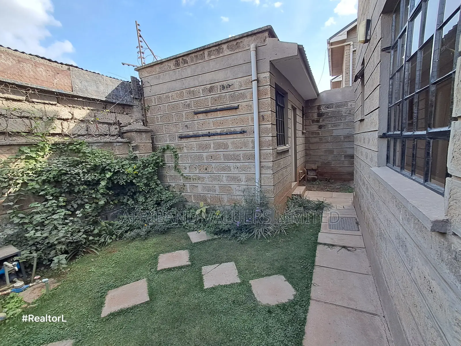 4bdrm Maisonette in Alton Court, Katani for sale
