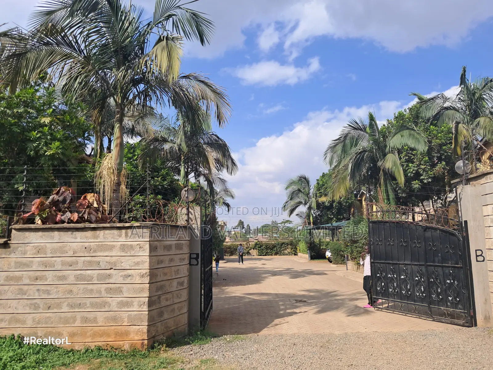 4bdrm Maisonette in Alton Court, Katani for sale