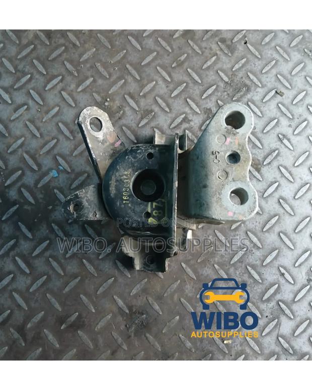 Toyota Voxy/Noah 2zr Engine Mount.