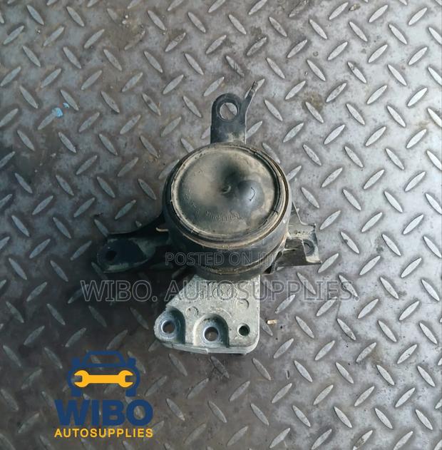 Toyota Vitz 1kr Engine Mount.