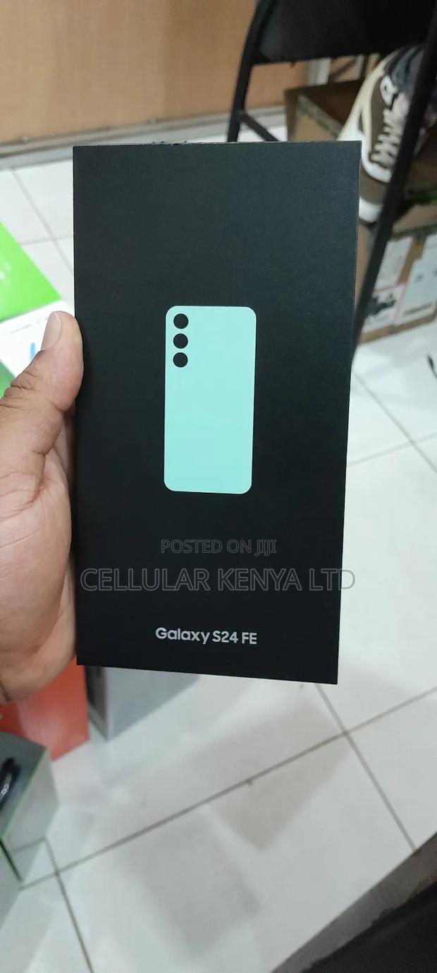 New Samsung Galaxy S24 FE 256 GB Blue - main view