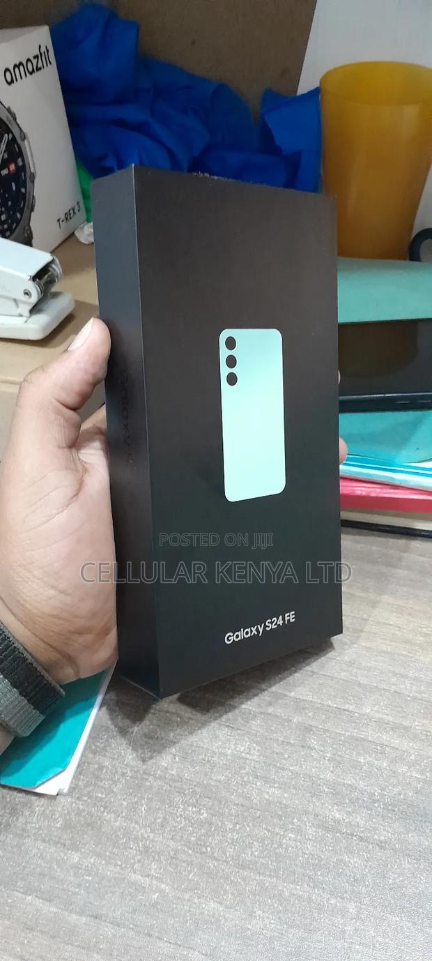 New Samsung Galaxy S24 FE 256 GB Blue - thumbnail 2