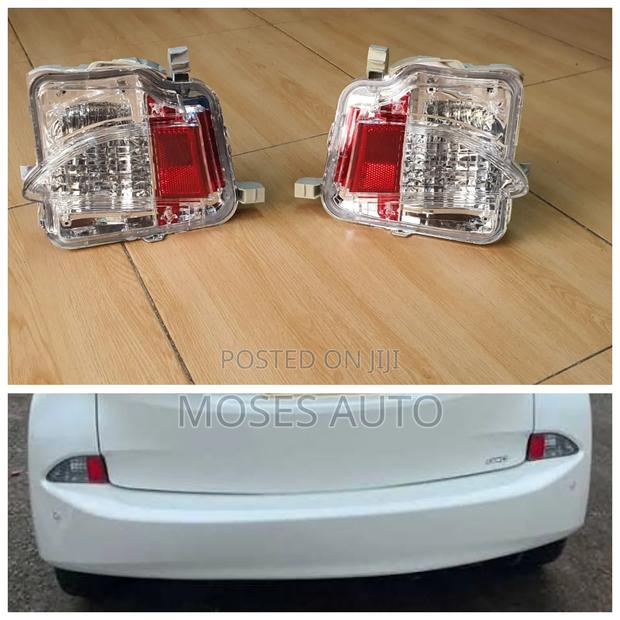 Toyota Ractis Bumper Reflector - main view