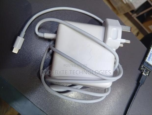 Apple 96w Usb-C Power Adapter (Mx0j2b/A) - thumbnail 2