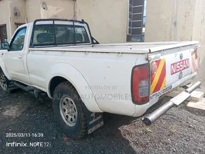 Nissan Hardbody 2010 White