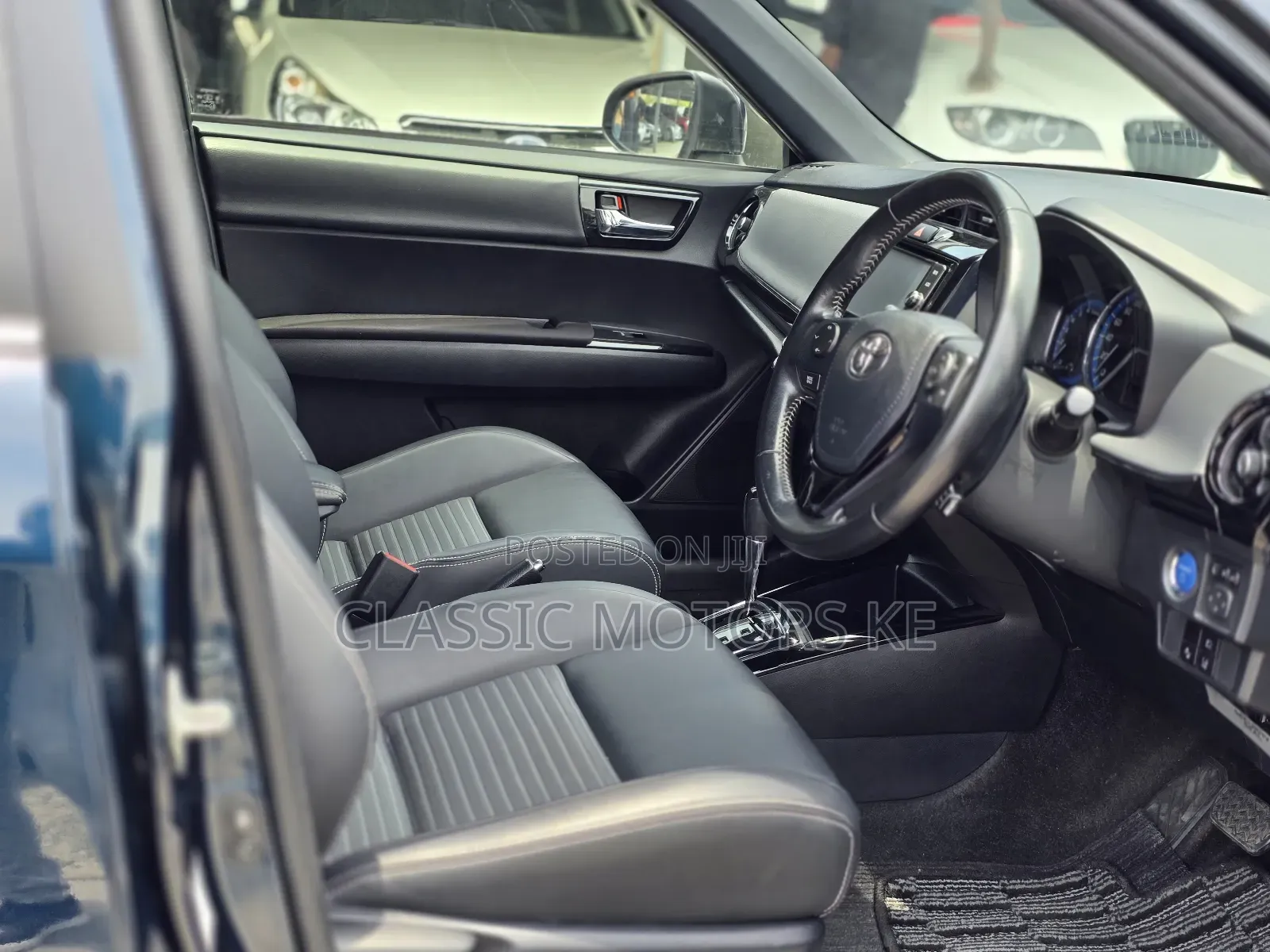 Toyota Corolla Fielder 1.5 Hybrid FWD 2018 Blue