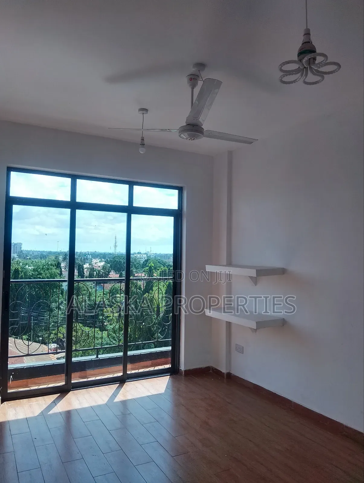 3bdrm Apartment in Beach Road Estate, Nyali for sale