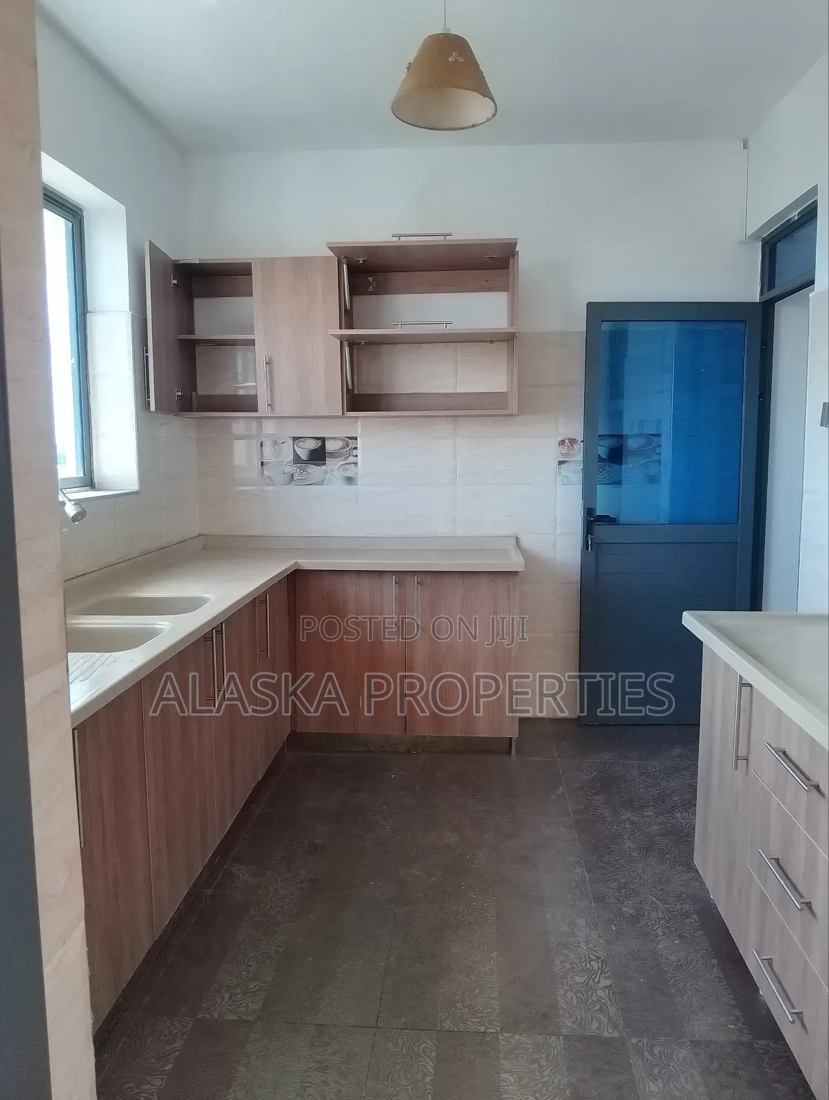 3bdrm Apartment in Beach Road Estate, Nyali for sale