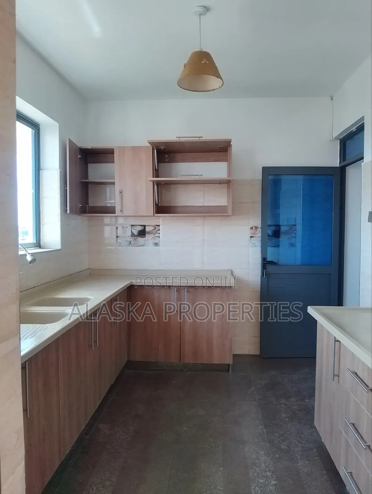 3bdrm Apartment in Beach Road Estate, Nyali for sale