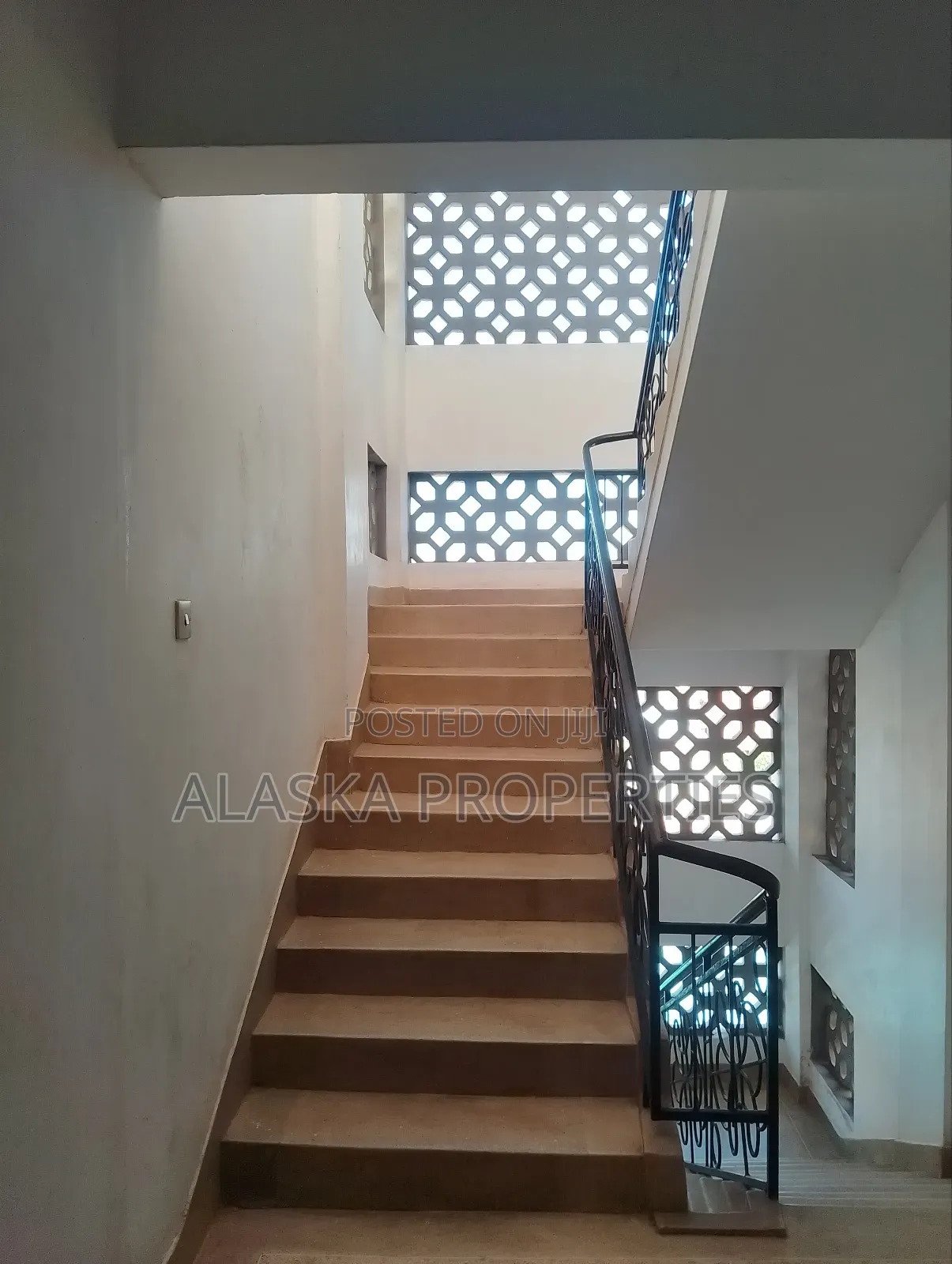 3bdrm Apartment in Beach Road Estate, Nyali for sale