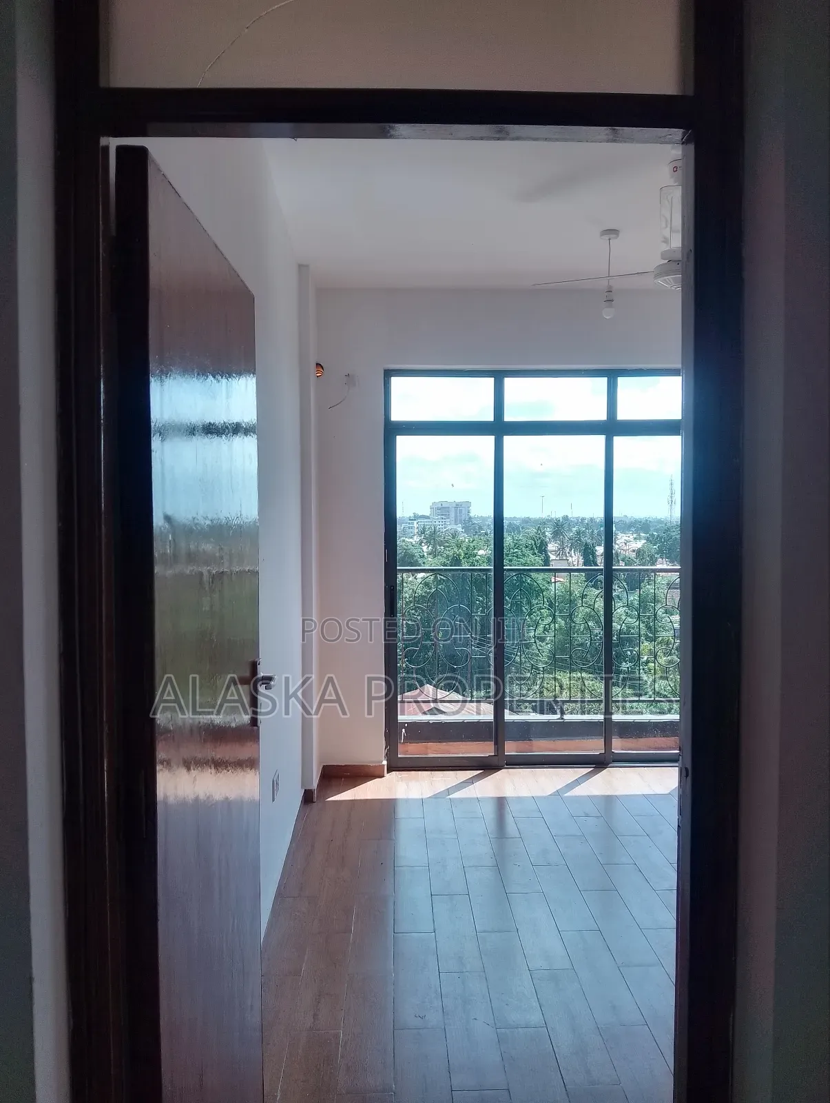 3bdrm Apartment in Beach Road Estate, Nyali for sale