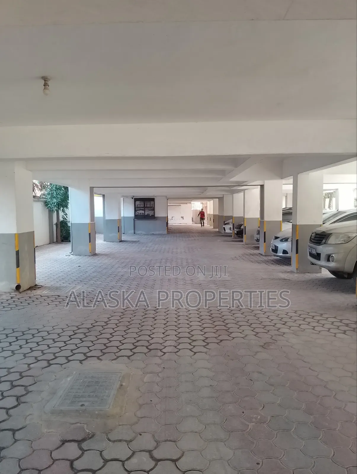 3bdrm Apartment in Beach Road Estate, Nyali for sale