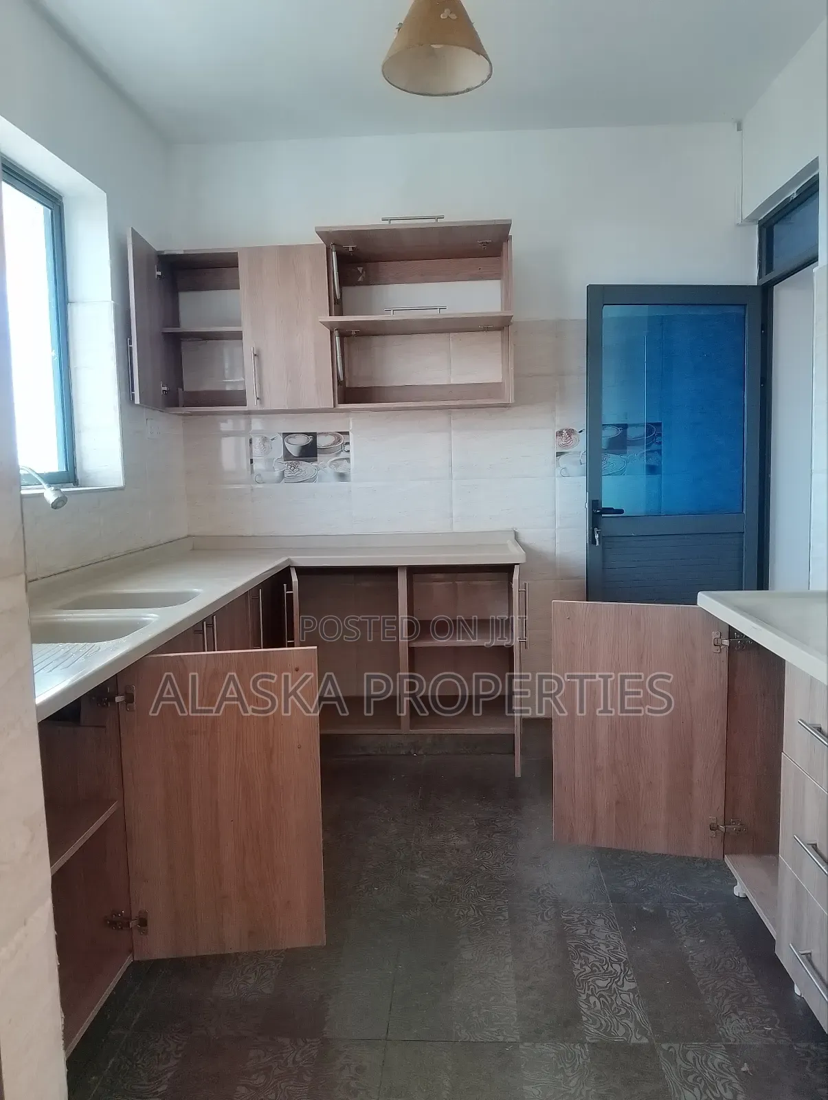 3bdrm Apartment in Beach Road Estate, Nyali for sale