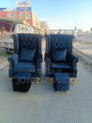 2 Pedicure Black Seats, Pillows And 2 Poufs... - thumbnail 2