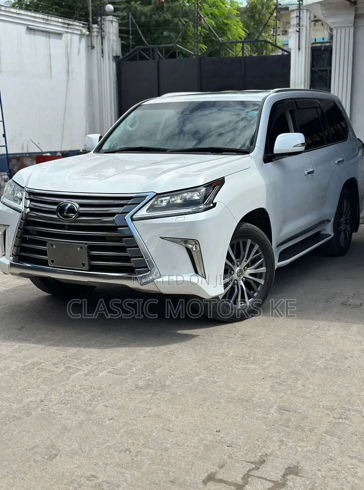 Lexus LX 570 AWD 2018 White
