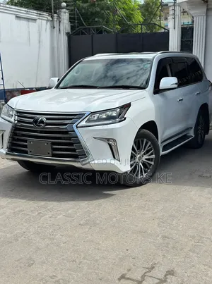 Lexus LX 570 AWD 2018 White