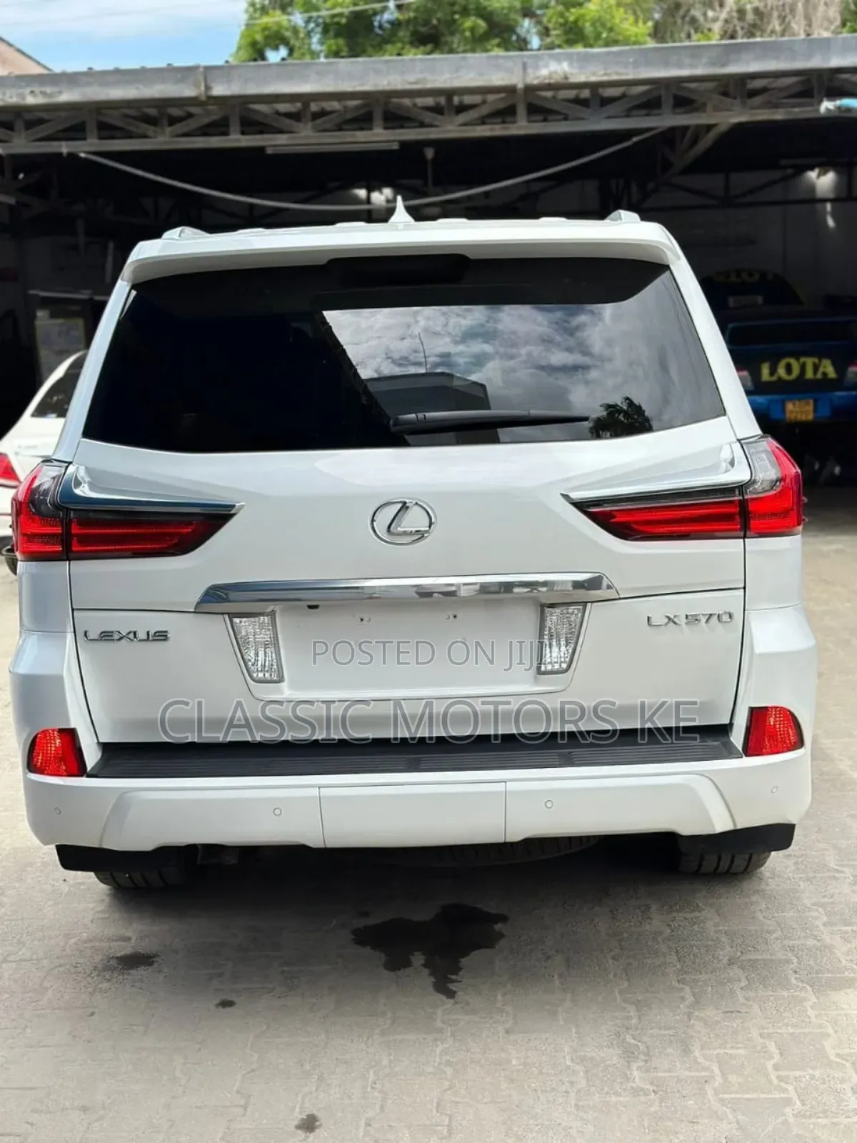 Lexus LX 570 AWD 2018 White
