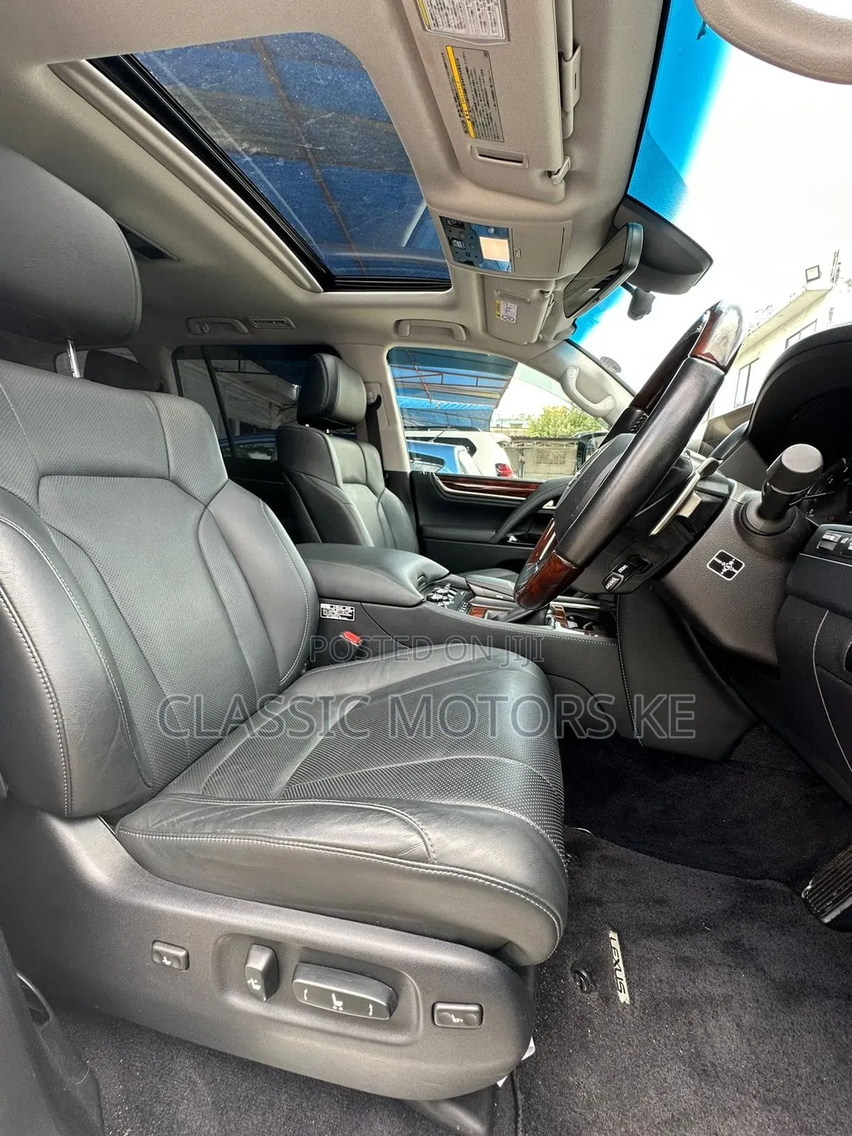 Lexus LX 570 AWD 2018 White