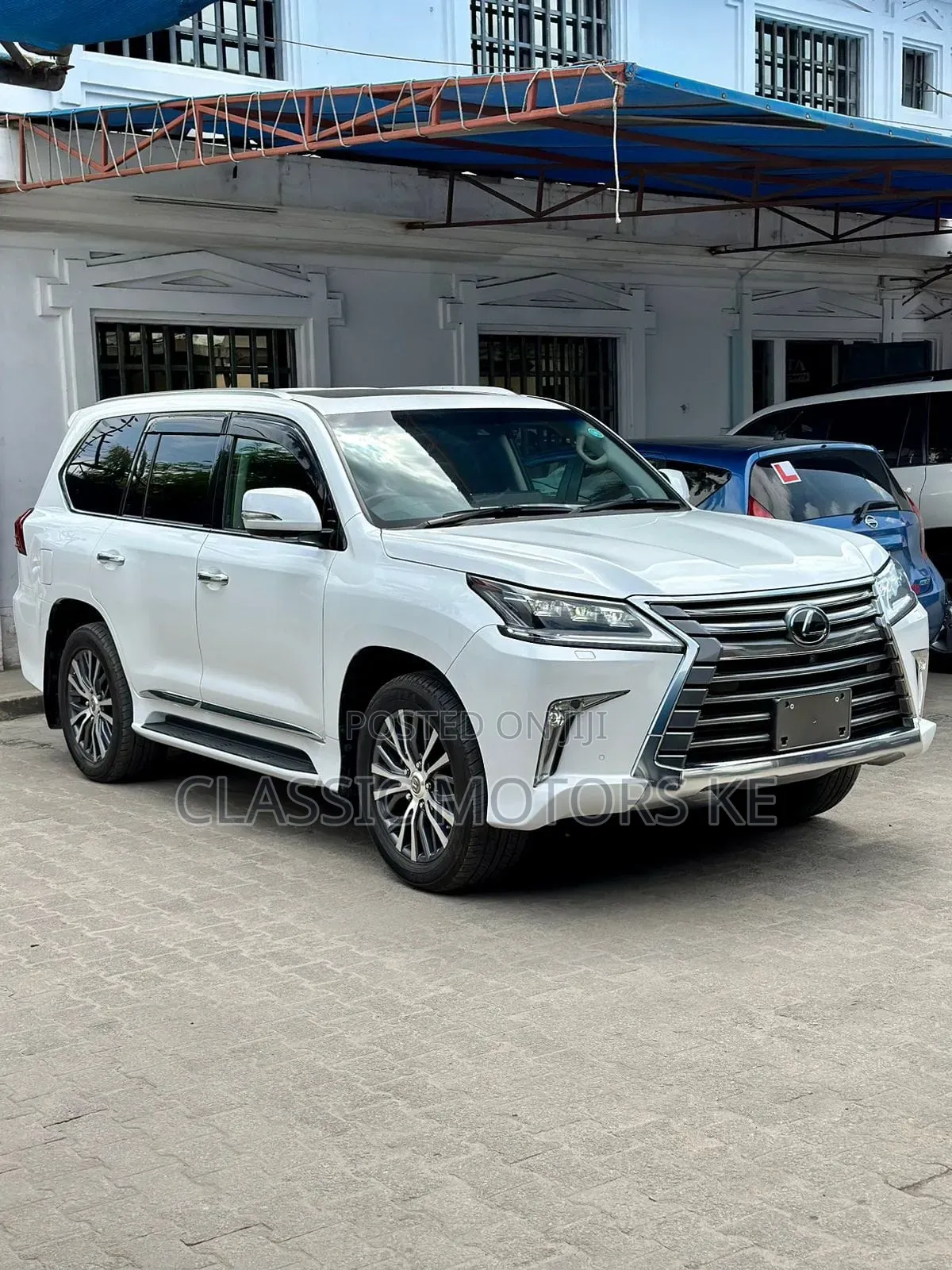 Lexus LX 570 AWD 2018 White